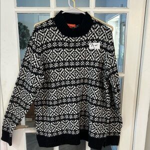 G46.     Joe Fresh Black and White Crewneck Sweater